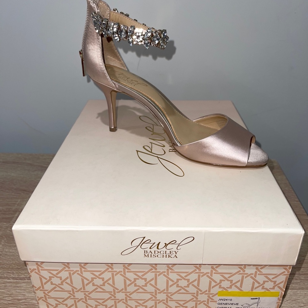 Heels - Picture 2 of 3